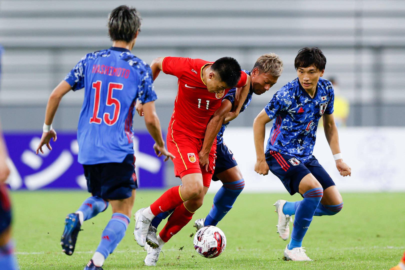 日本队在国际足球赛事中获胜