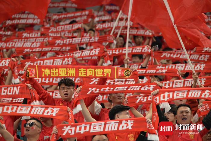 球迷狂热庆祝球队取得胜利,全城沸腾欢庆的简单介绍 球迷狂热庆祝球队取得胜利,全城沸腾欢庆的简单介绍