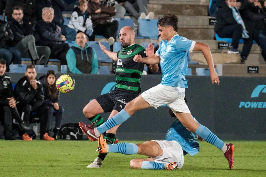 马拉加客场大胜埃瓦尔,士气高涨 马拉加客场大胜埃瓦尔,士气高涨