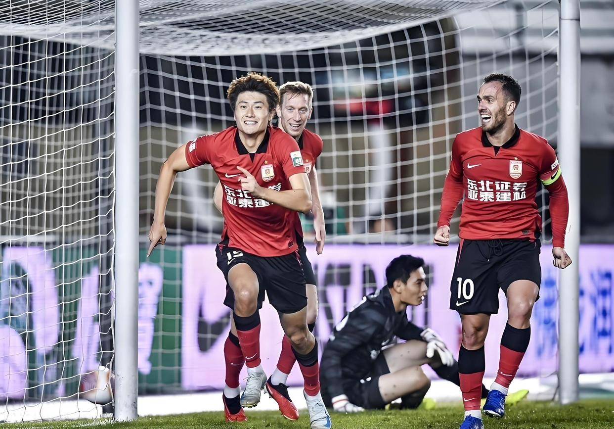 廣州富力战平大连一方,表现出色 廣州富力战平大连一方,表现出色