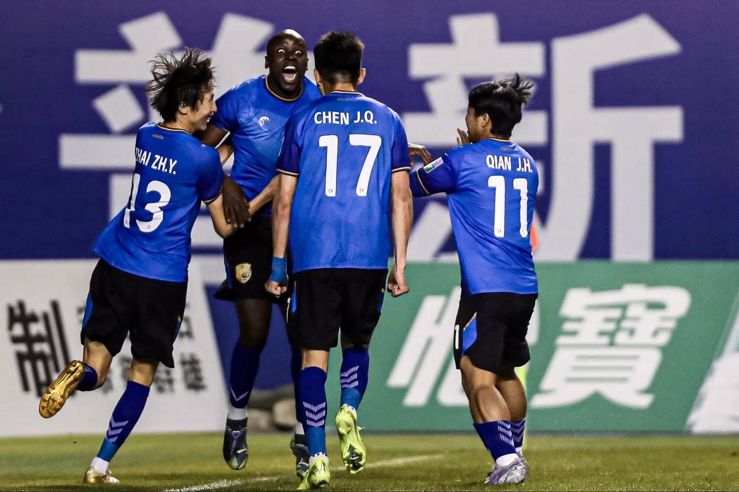 廣州富力战平大连一方,表现出色 廣州富力战平大连一方,表现出色