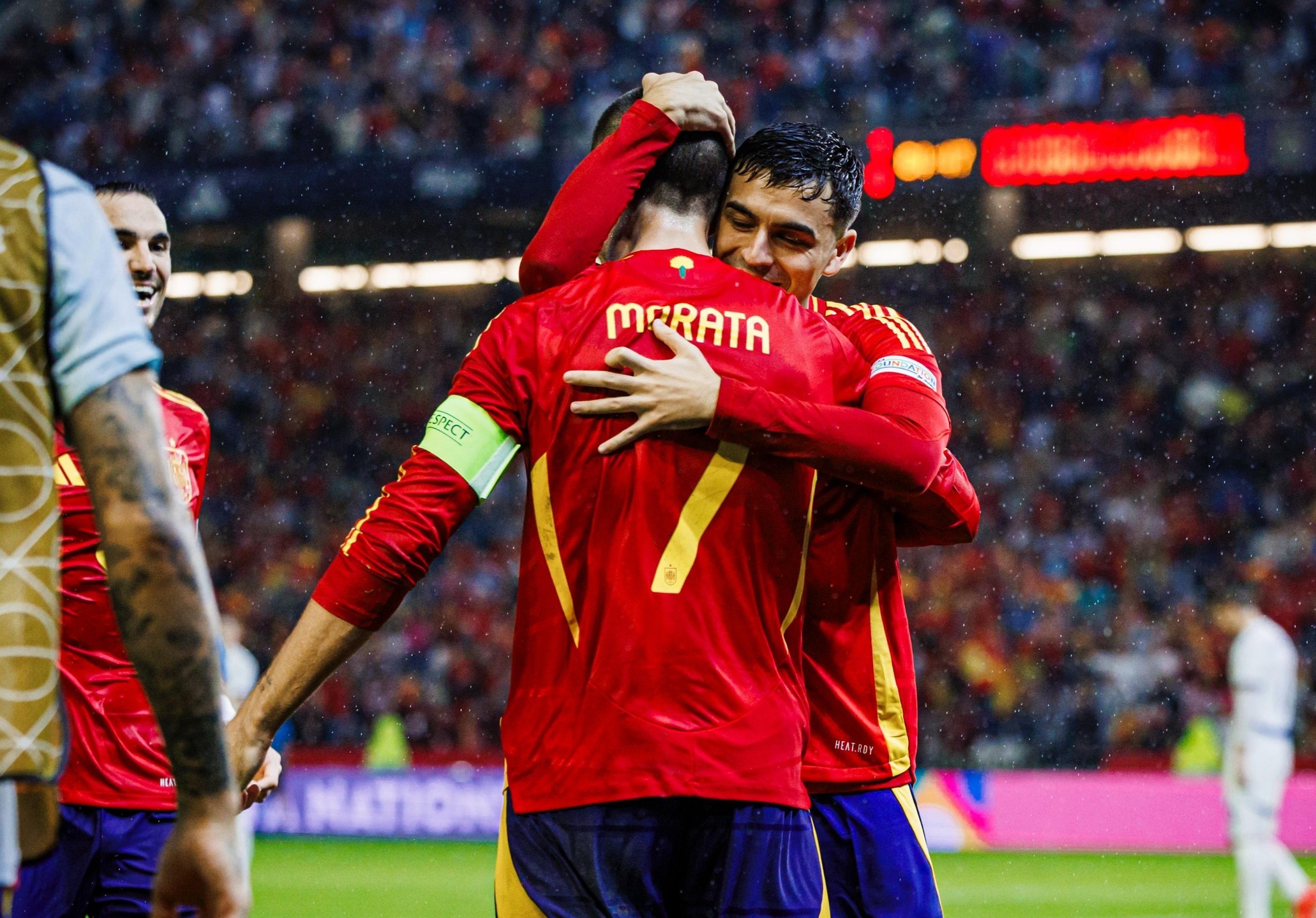 西班牙国家队在关键比赛中夺得胜利,晋级信心增强 西班牙国家队在关键比赛中夺得胜利,晋级信心增强