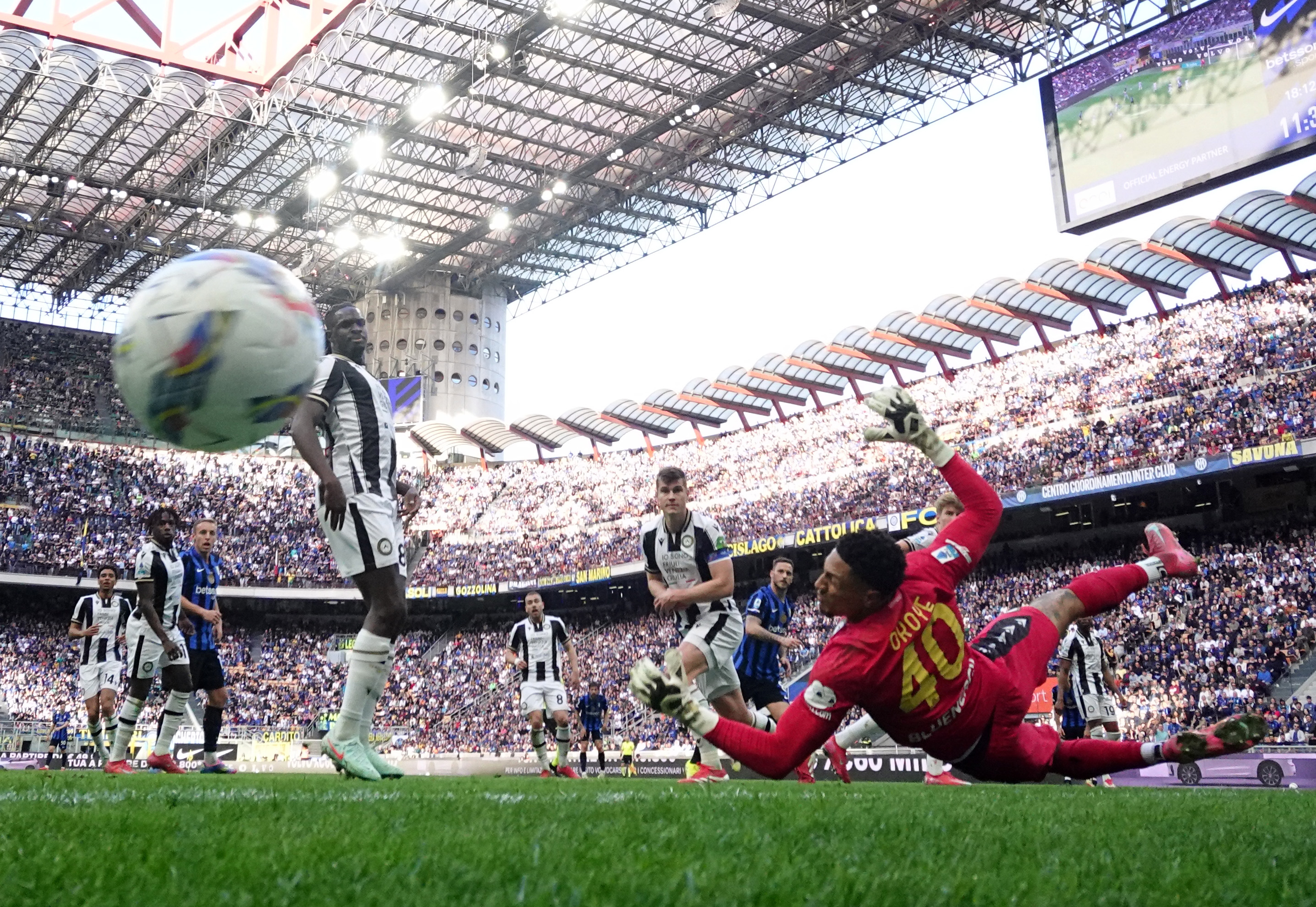 包含意甲顶级前锋盛赞对手,赛场风云变幻的词条 包含意甲顶级前锋盛赞对手,赛场风云变幻的词条