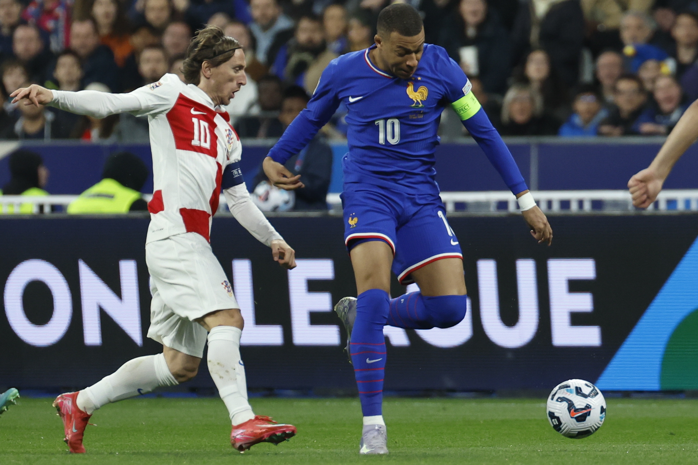 欧洲国家对决引发球迷激情,备战国际赛事的简单介绍 欧洲国家对决引发球迷激情,备战国际赛事的简单介绍