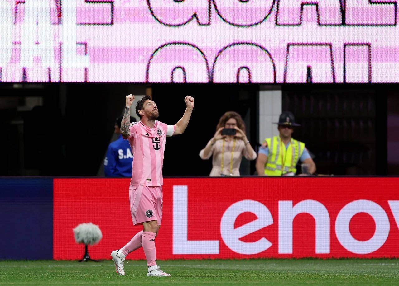 比赛中球队取得了惊人的逆转胜利 比赛中球队取得了惊人的逆转胜利