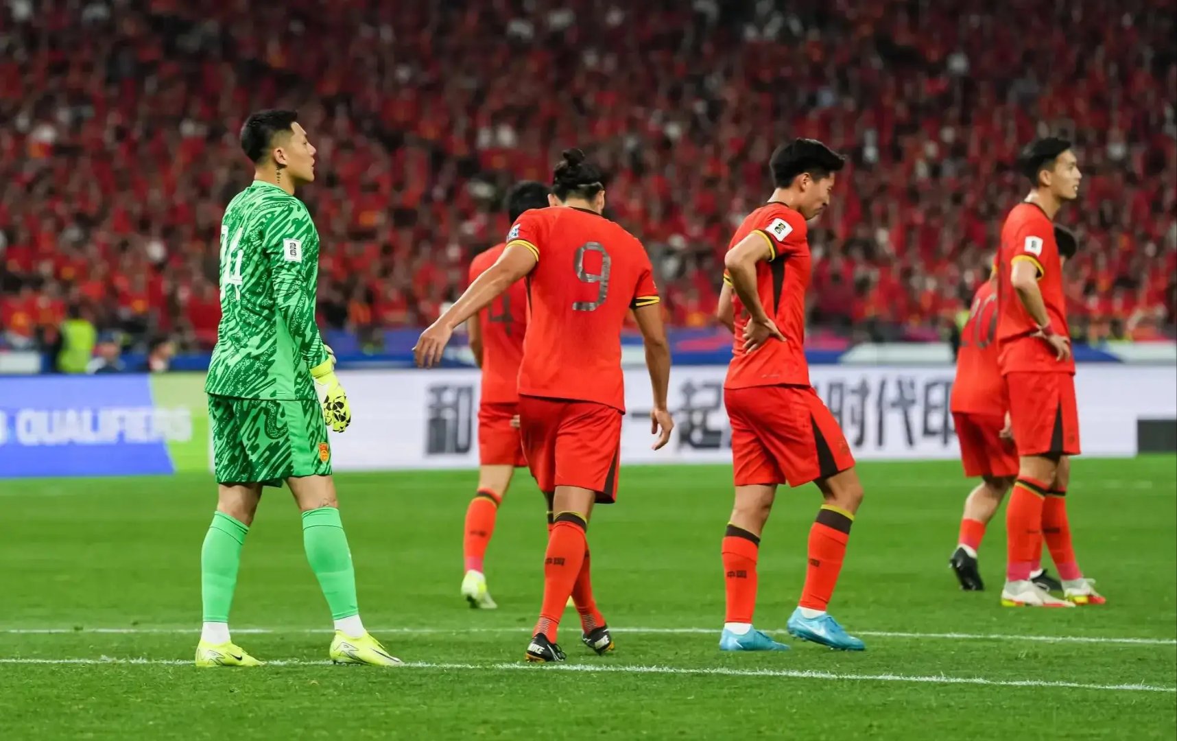 足球狂热!亚洲赛场上演激烈对抗的简单介绍 足球狂热!亚洲赛场上演激烈对抗的简单介绍