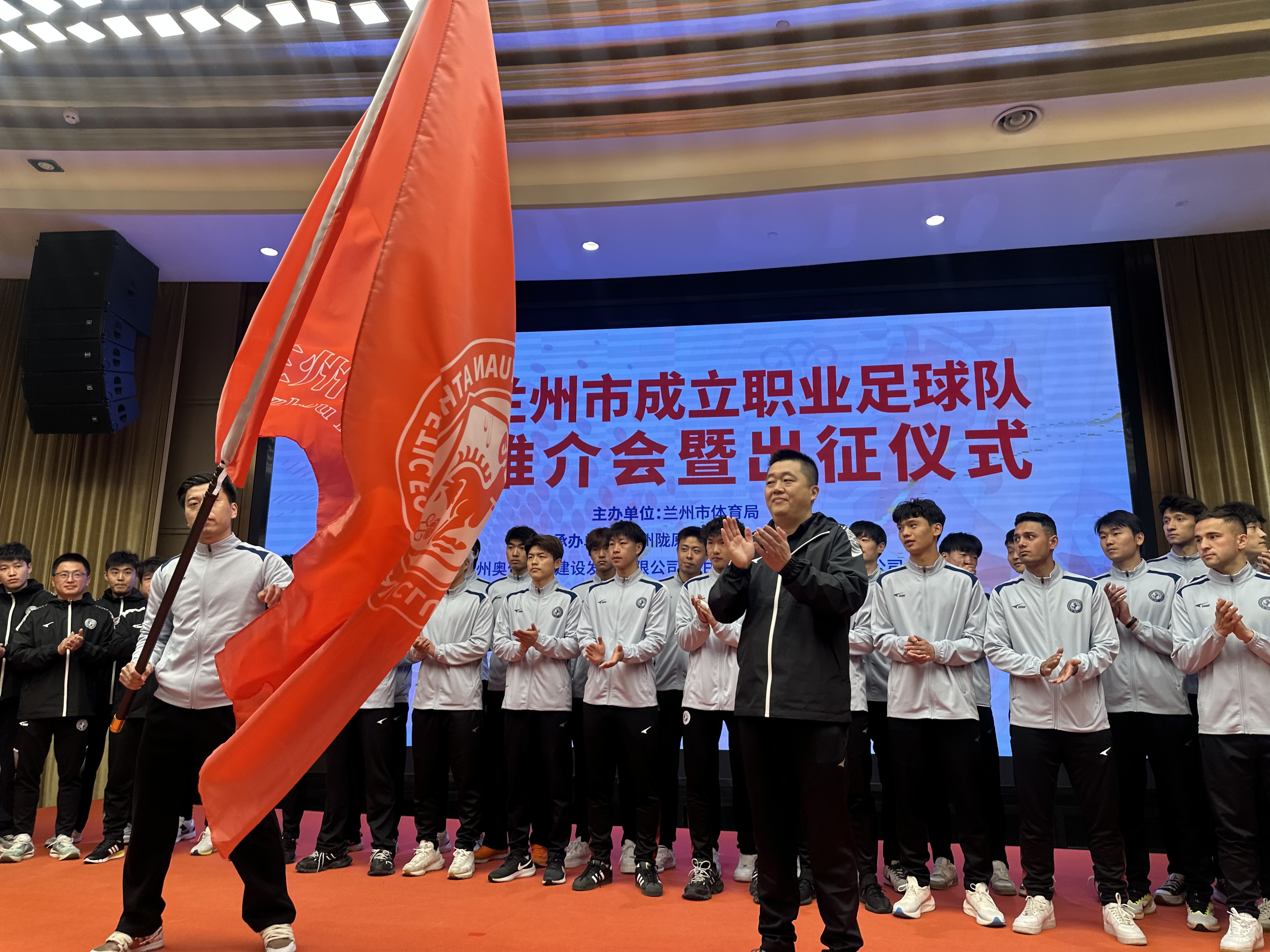 新赛季国内职业足球赛事拉开序幕 新赛季国内职业足球赛事拉开序幕