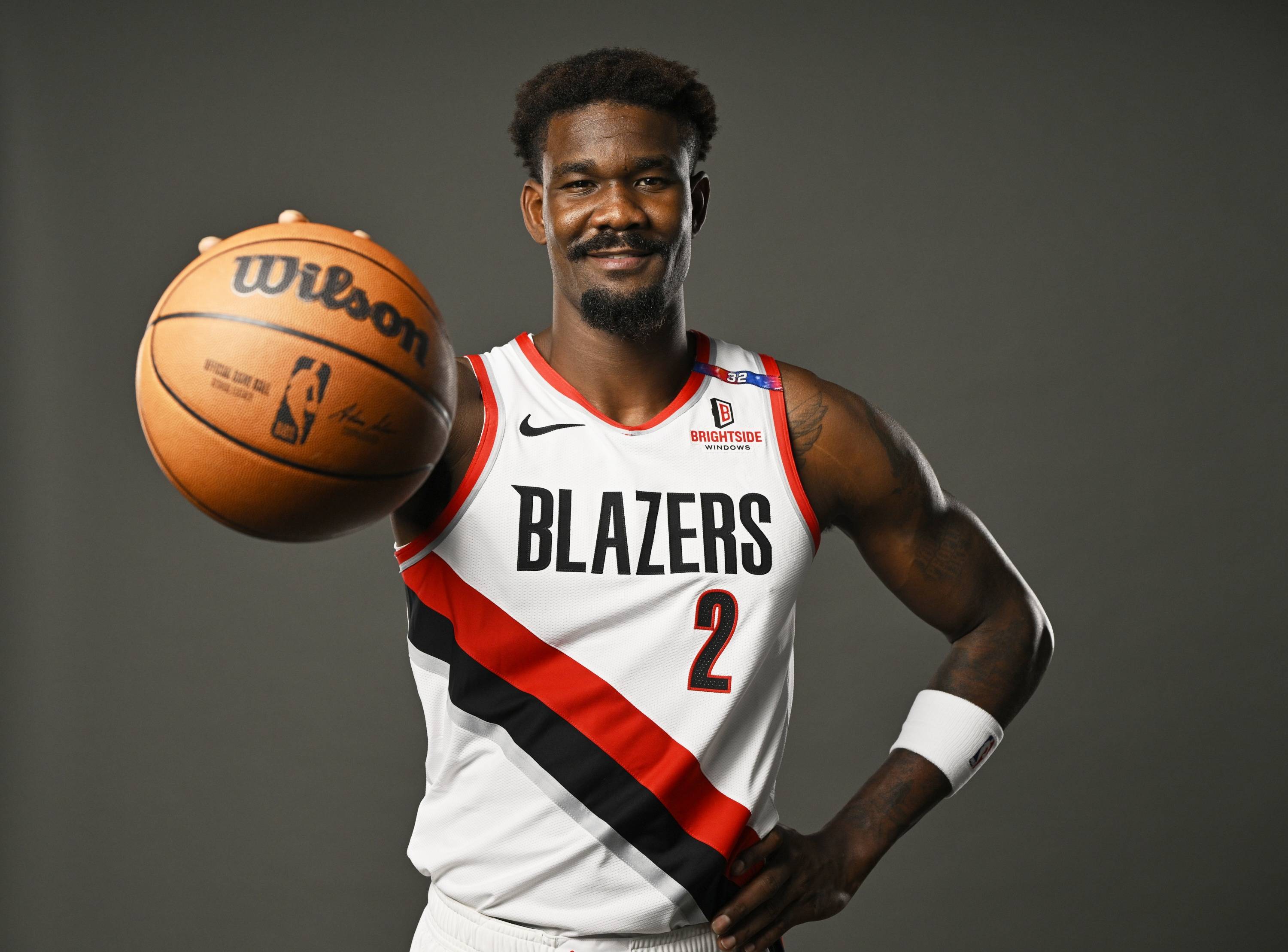 包含开拓者队主将因伤病报销整个赛季的词条 包含开拓者队主将因伤病报销整个赛季的词条