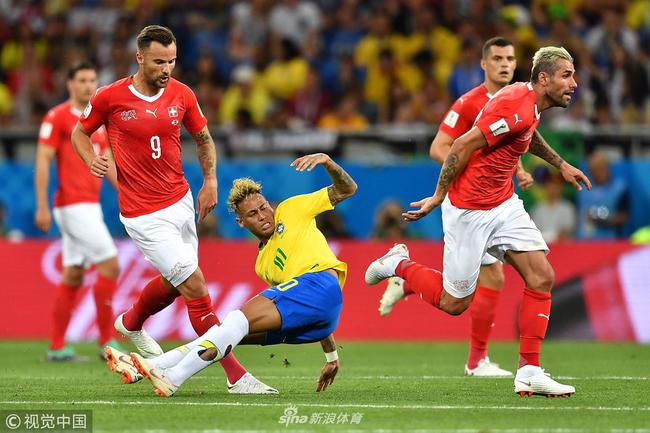 瑞士队球员因紧张导致失误,引起争议 瑞士队球员因紧张导致失误,引起争议