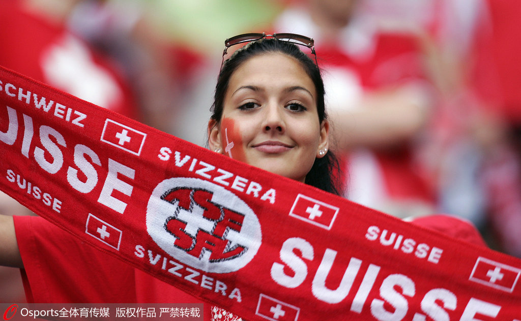 瑞士队球员因紧张导致失误,引起争议 瑞士队球员因紧张导致失误,引起争议