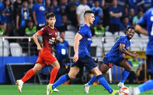 申花组织失误频繁,球队整体战术失灵 申花组织失误频繁,球队整体战术失灵