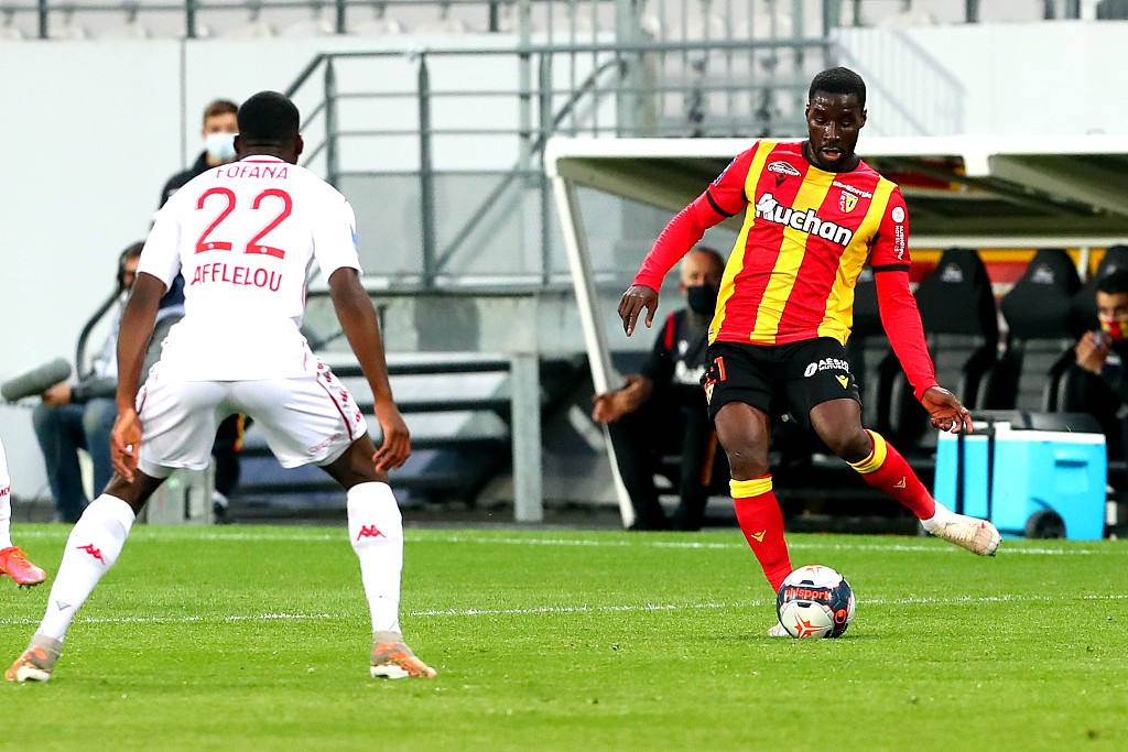 里昂客战告负,主帅承诺球队调整战术迎新挑战 里昂客战告负,主帅承诺球队调整战术迎新挑战