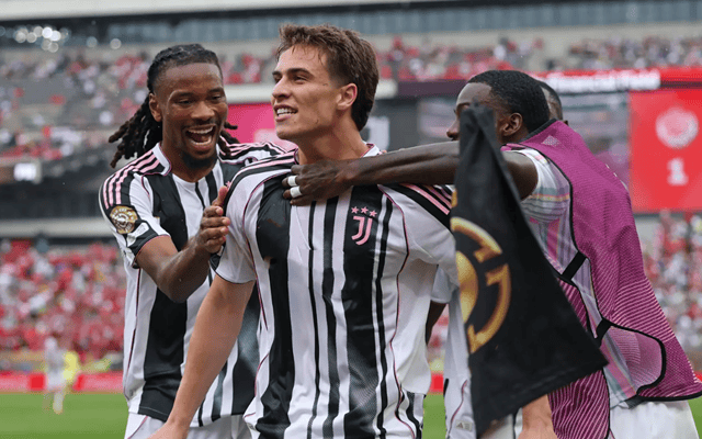 尤文图斯横扫对手,夺取比赛胜利 尤文图斯横扫对手,夺取比赛胜利