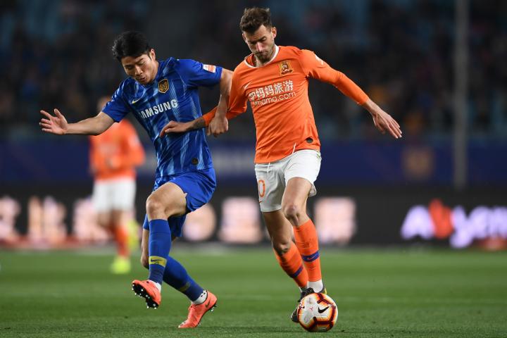 尼日利亚队遇险晋级,球迷齐声为其呐喊 尼日利亚队遇险晋级,球迷齐声为其呐喊