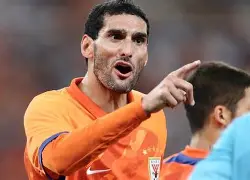 埃瓦尔球迷集体抗议裁判判罚，声讨不公