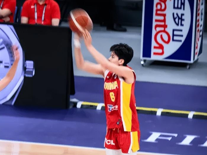 球员状态火爆爆发,篮下得分高效稳定 球员状态火爆爆发,篮下得分高效稳定