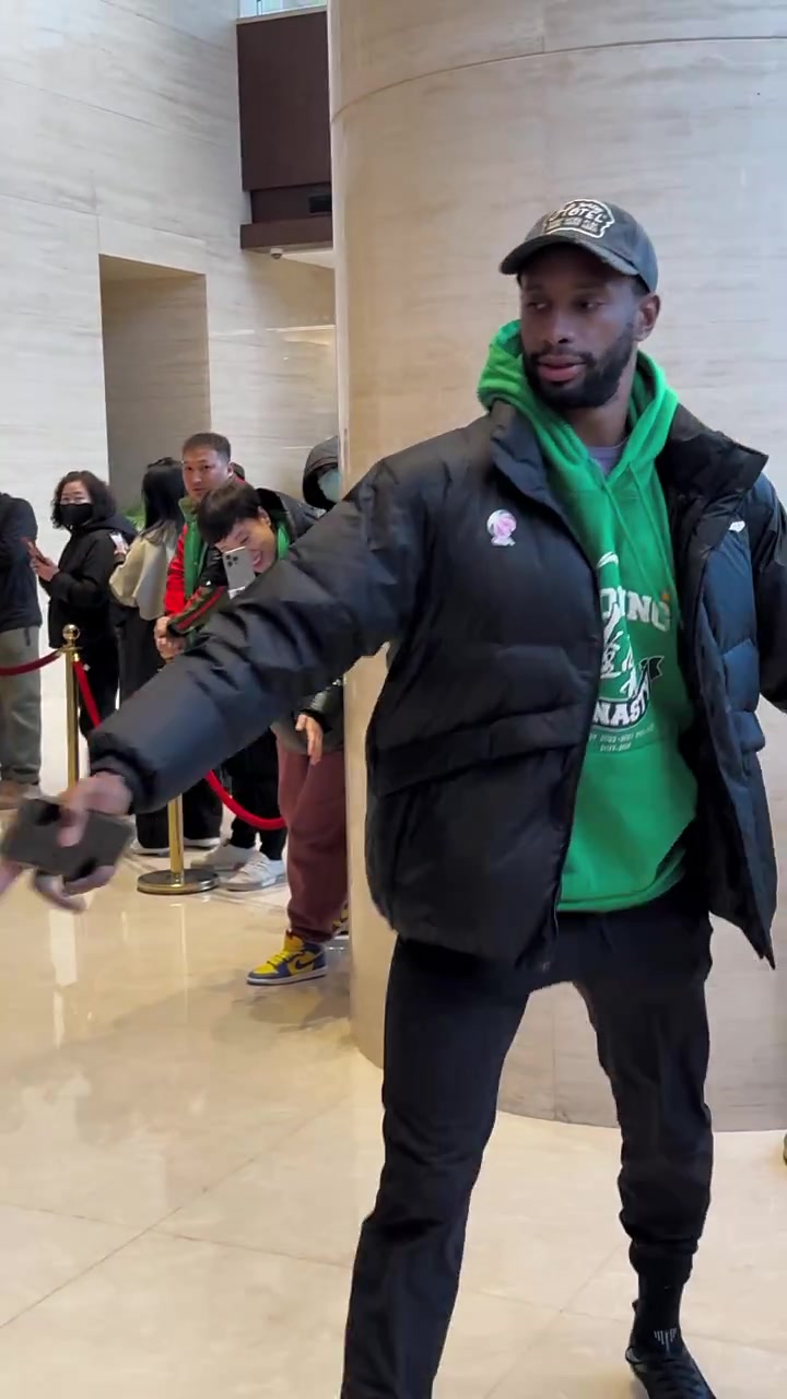 小外援因伤无缘比赛引发关注 小外援因伤无缘比赛引发关注