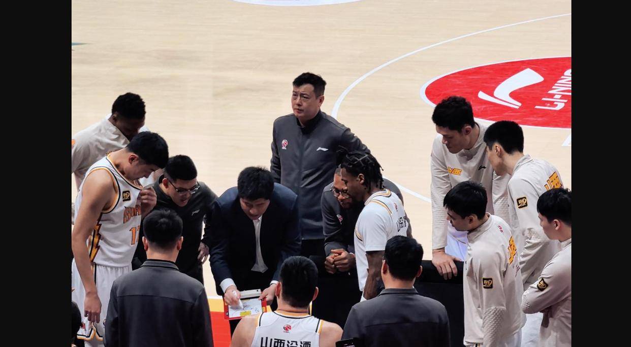 包含本土球员表现惨淡,外援站台中心的词条 包含本土球员表现惨淡,外援站台中心的词条