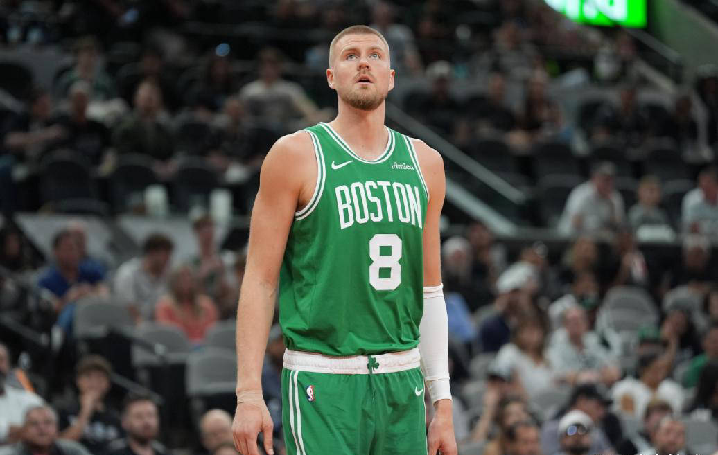 凯尔特人中锋连续砍分,成为球队得分王的简单介绍 凯尔特人中锋连续砍分,成为球队得分王的简单介绍