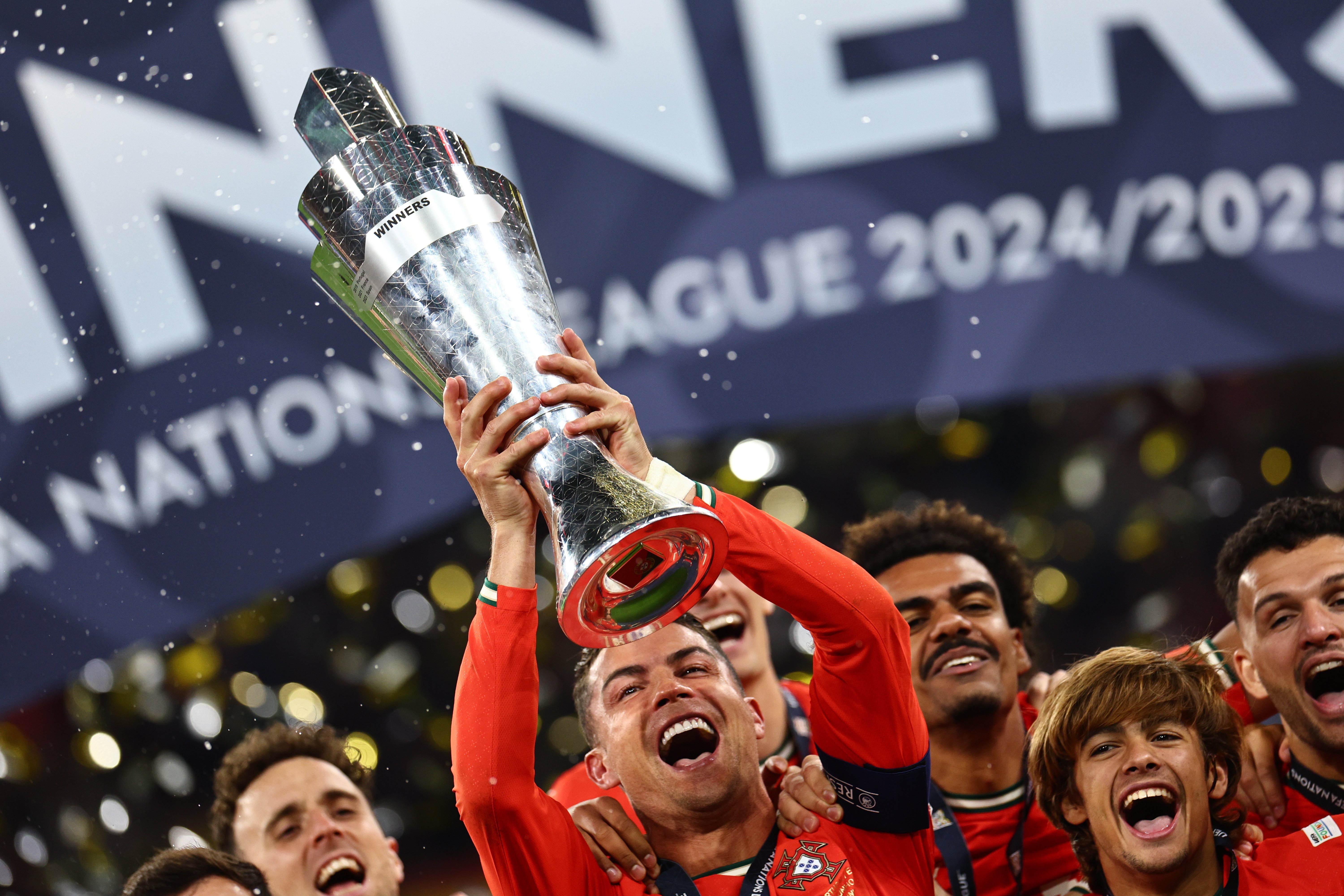 欧国联比赛经典回放:球场风云再现的简单介绍 欧国联比赛经典回放:球场风云再现的简单介绍