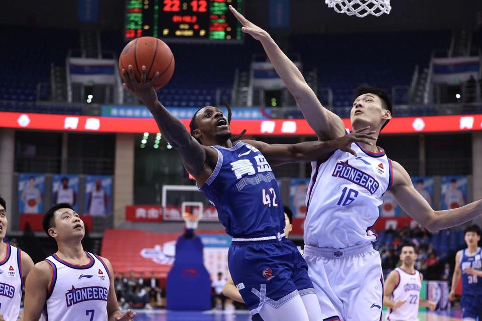 重庆男篮凭借实力,艰难战胜对手 重庆男篮凭借实力,艰难战胜对手