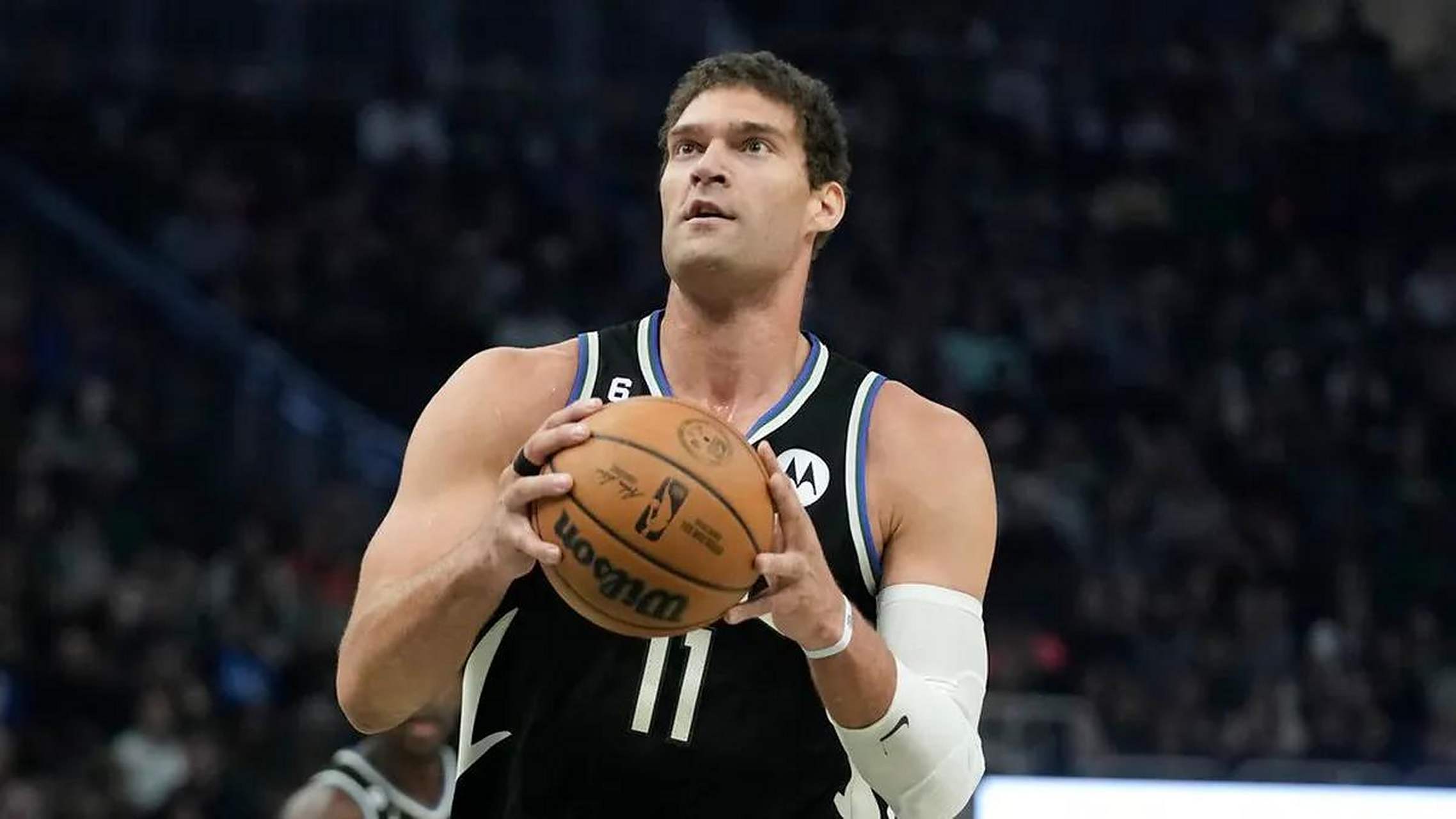 雄鹿横扫篮网,布鲁克-洛佩兹献投篮高效 雄鹿横扫篮网,布鲁克-洛佩兹献投篮高效