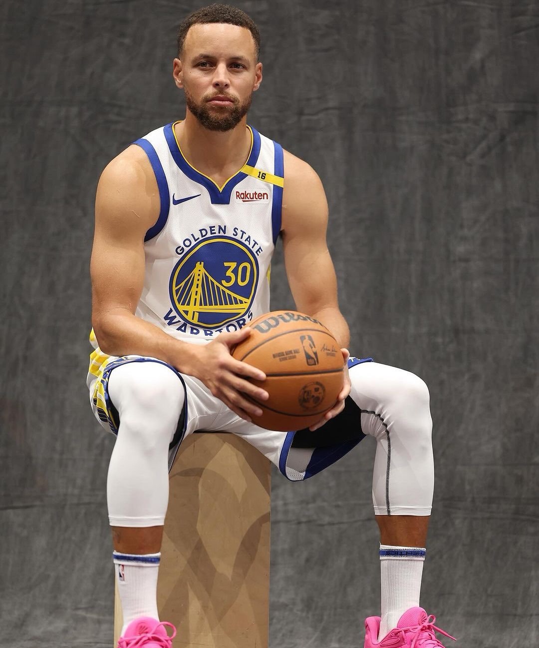 九游APP-勇士客场挑战开拓者：库里对决利拉德