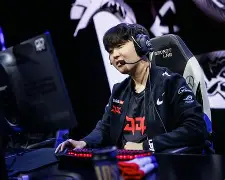 包含HKA绝杀CLG，Scout拿下关键大龙强强对话八强赛，让粉丝疯狂欢呼的词条