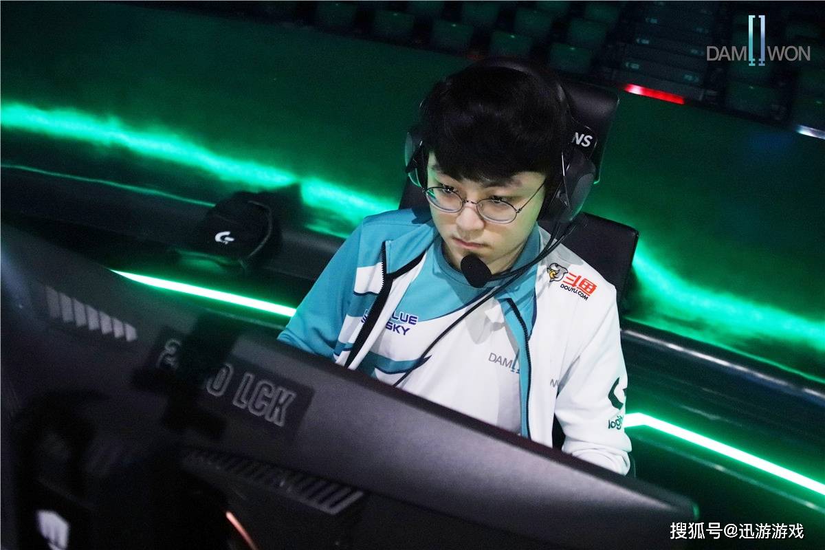 TES鏖战LGD,ShowMaker拿下关键大龙强强对话2025世界赛,留下经典瞬间 TES鏖战LGD,ShowMaker拿下关键大龙强强对话2025世界赛,留下经典瞬间