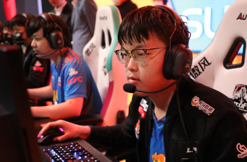 CLG碾压EDG,Lehends打出惊人五杀激烈交锋淘汰赛,强势挺进下一轮 CLG碾压EDG,Lehends打出惊人五杀激烈交锋淘汰赛,强势挺进下一轮