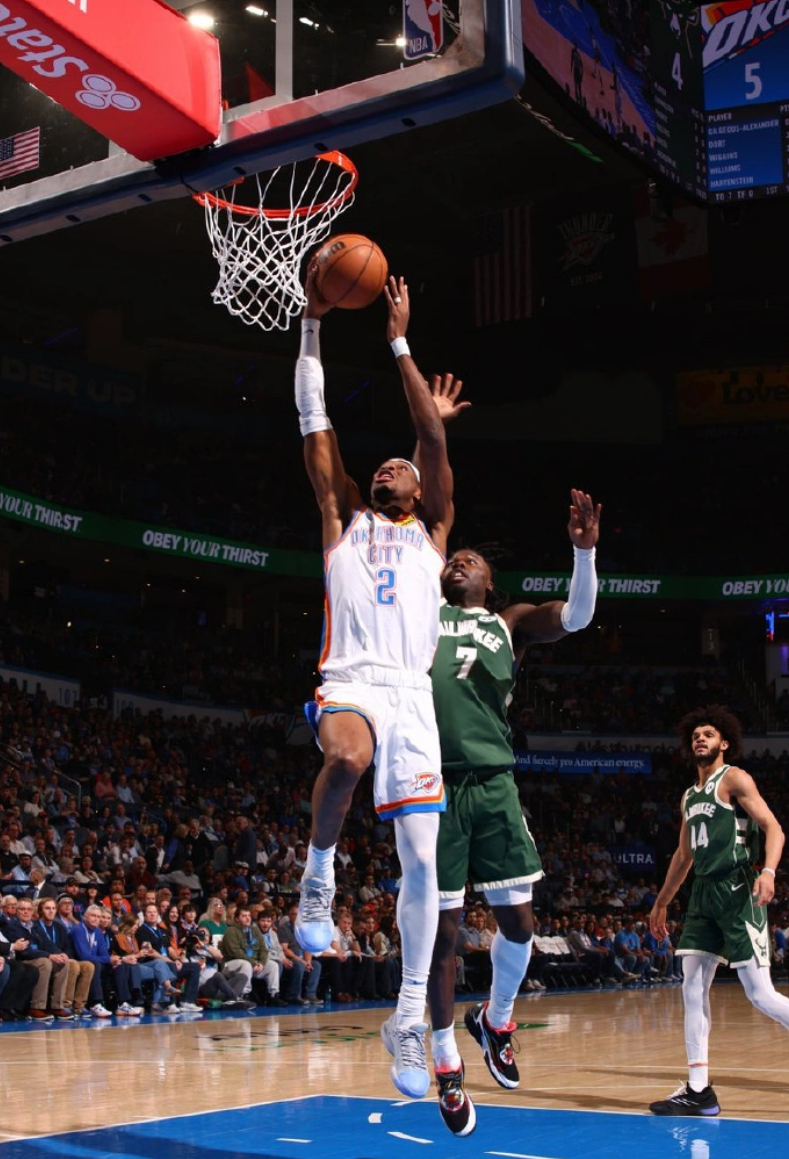 雄鹿队在激烈比赛中取得胜利,继续领跑东部联盟 雄鹿队在激烈比赛中取得胜利,继续领跑东部联盟