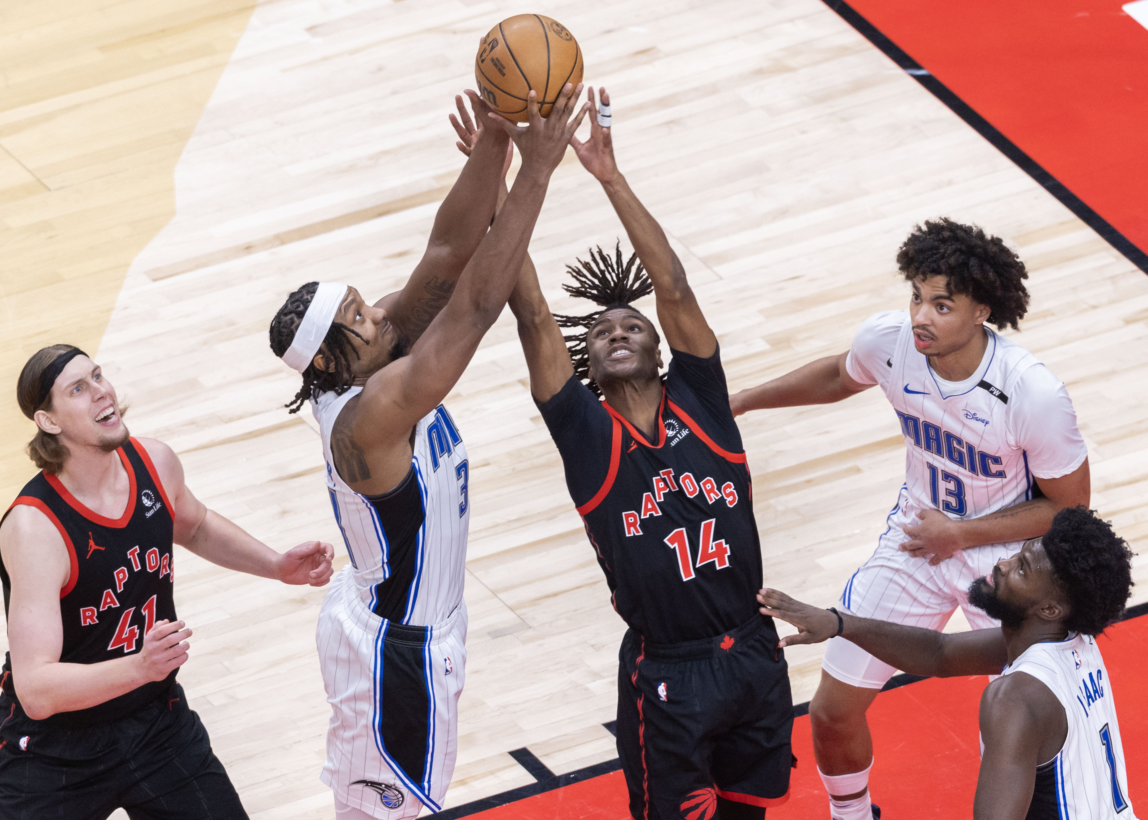 猛龙客场击败76人,取得五连胜 猛龙客场击败76人,取得五连胜