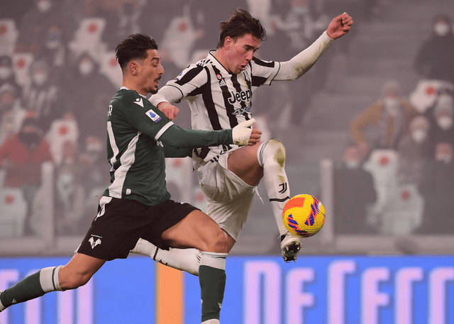 意甲火爆赛场，尤文图斯豪取胜利领跑