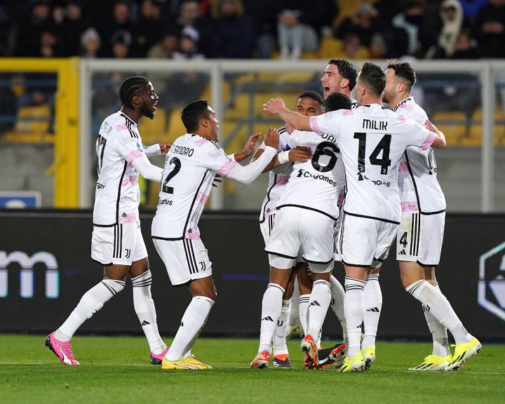 意甲火爆赛场，尤文图斯豪取胜利领跑