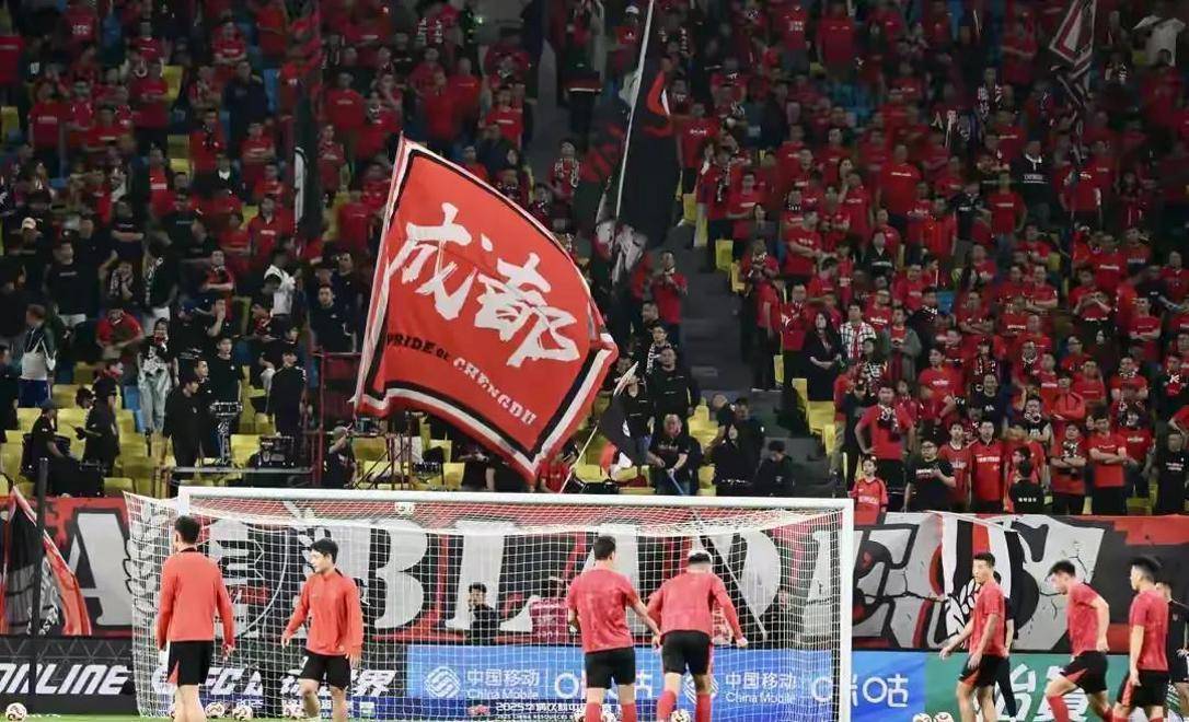 申花防守失误,难敌对手猛犟攻击 申花防守失误,难敌对手猛犟攻击