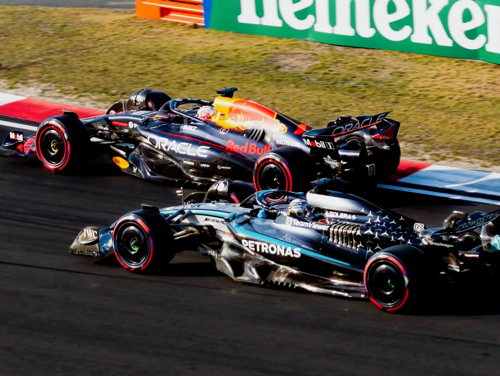 哈斯车队完胜红牛车队,塞恩斯点燃赛场的简单介绍 哈斯车队完胜红牛车队,塞恩斯点燃赛场的简单介绍