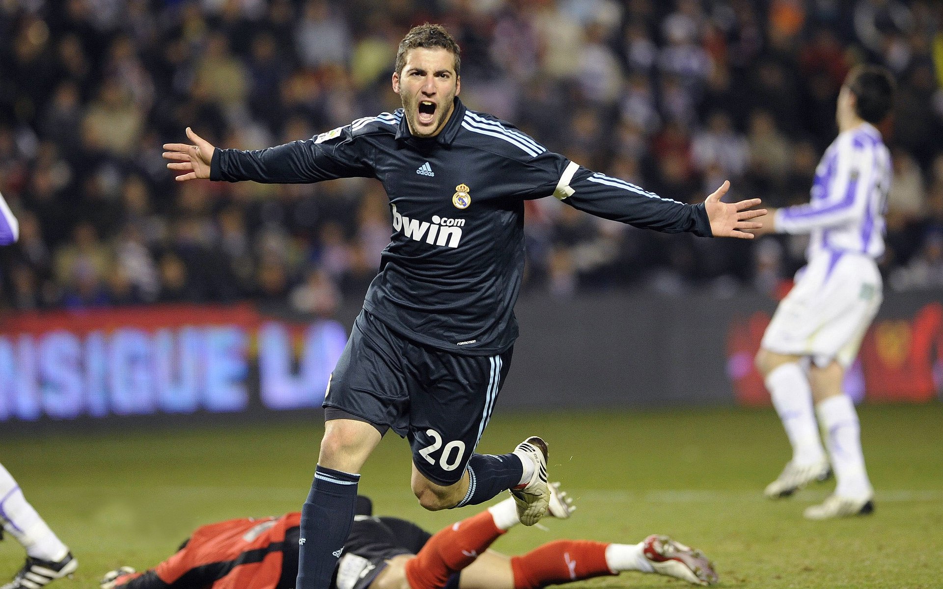 波兰铁锤与混凝土碎屑,当奥纳纳将审判日的证据提前呈上