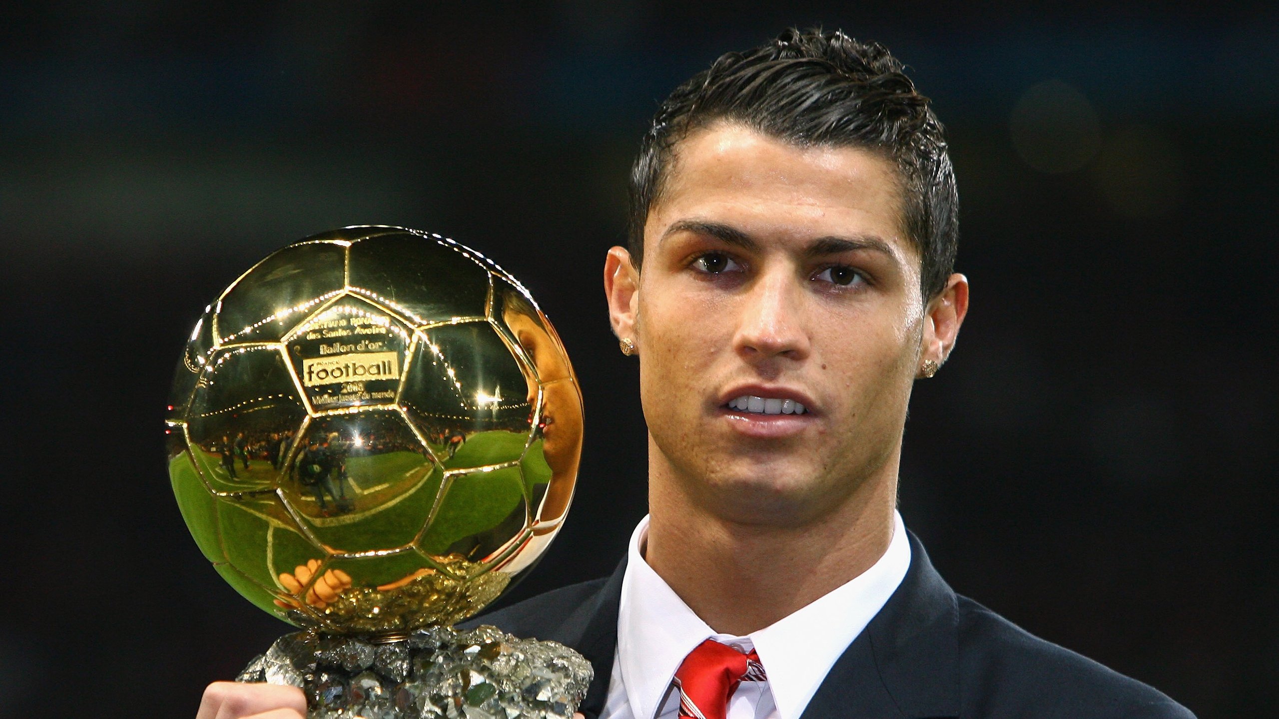 童话与红色警戒，奥地利小城球队用第93分钟击沉曼联巨舰